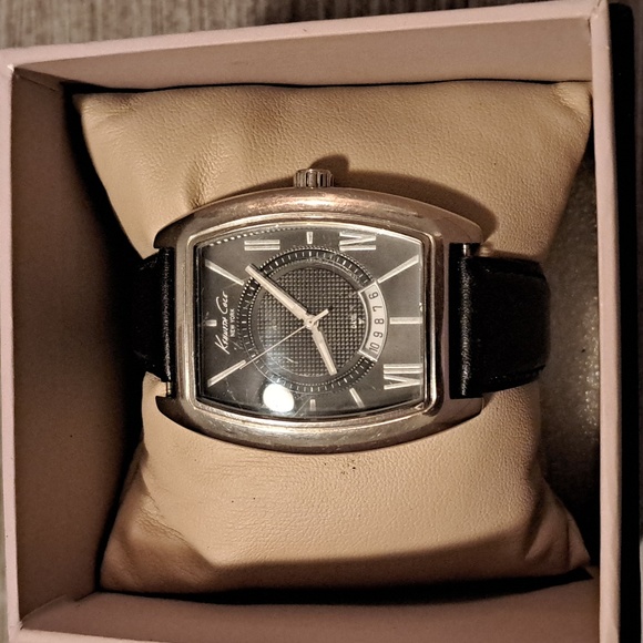 Watch - Picture 1 of 4